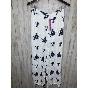 New Do+Be size medium white and black floral pants